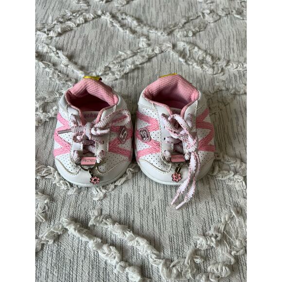 Build A Bear Workshop BABW Skechers Tennis Shoes Sneakers Pink Flower Charm - Picture 1 of 3